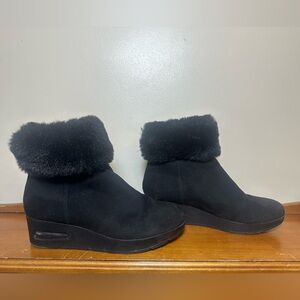 DKNY Womens 5 Black Faux Fur Winter Boots Gold Zip